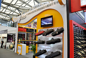 2013年金川樂器箱包應(yīng)邀參加上海樂器展覽會(huì)